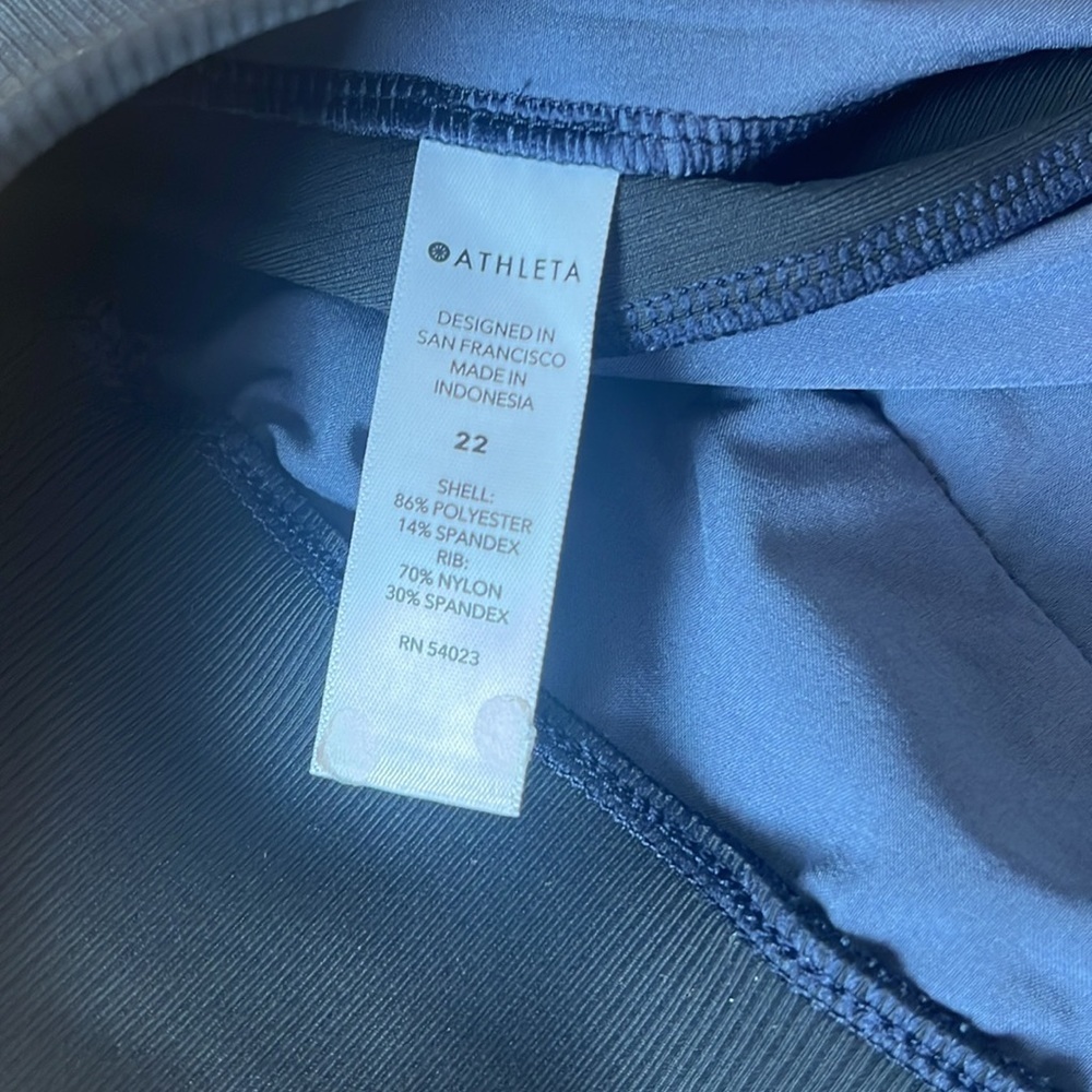 Athleta Brooklyn Blue Printed Short Size: 22 - Picture 5 of 9